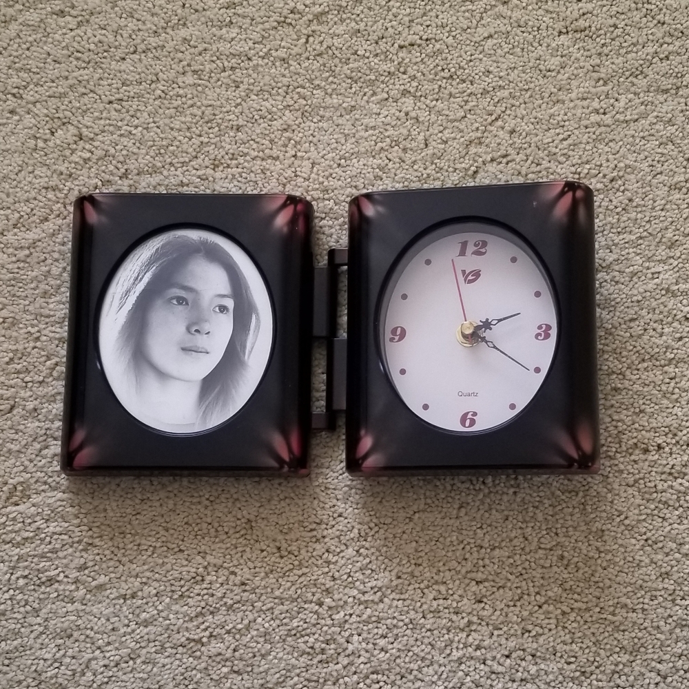 Vintage Photo and Clock Decoration Stand
